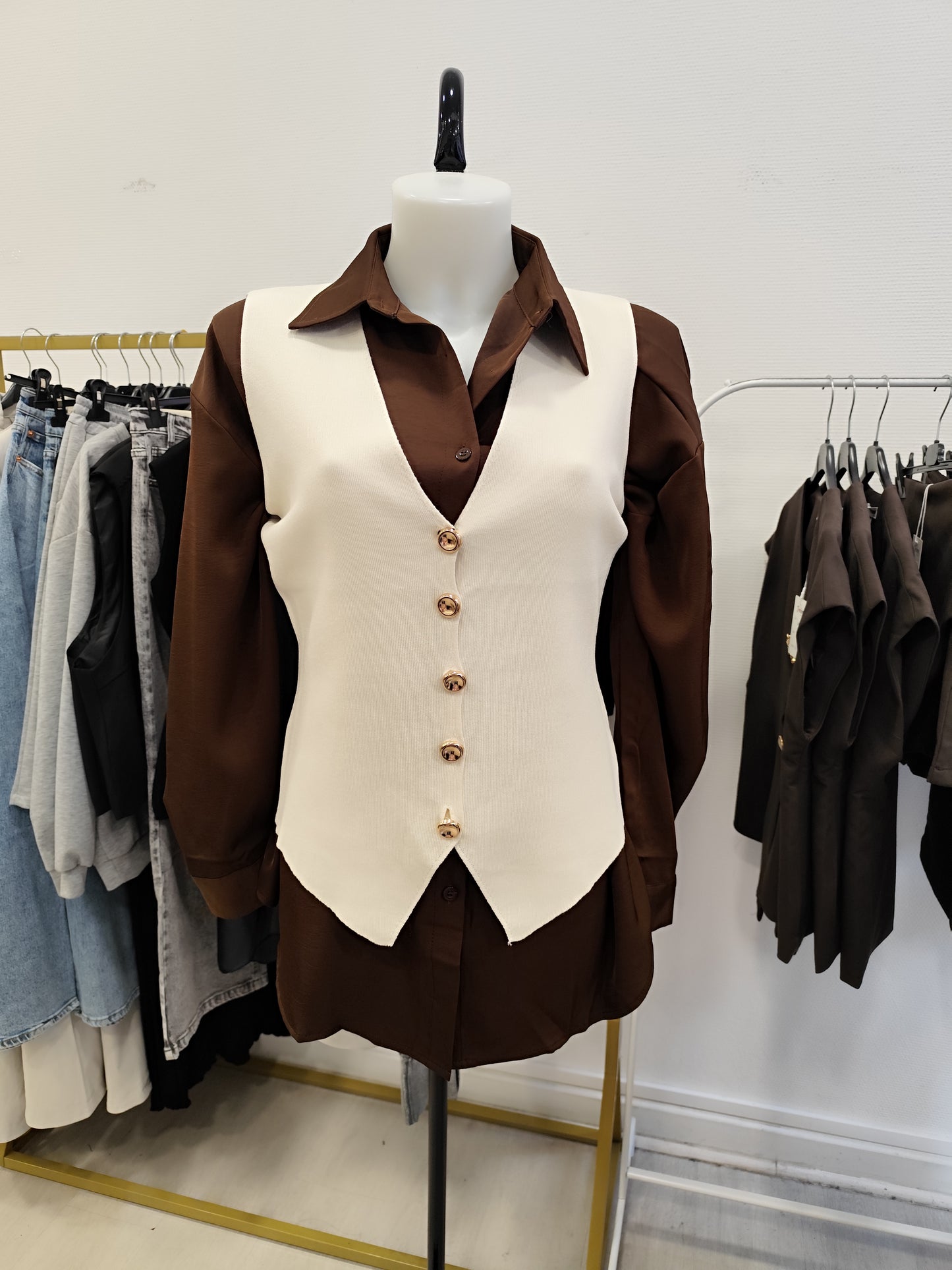Gilet beige bouton doré
