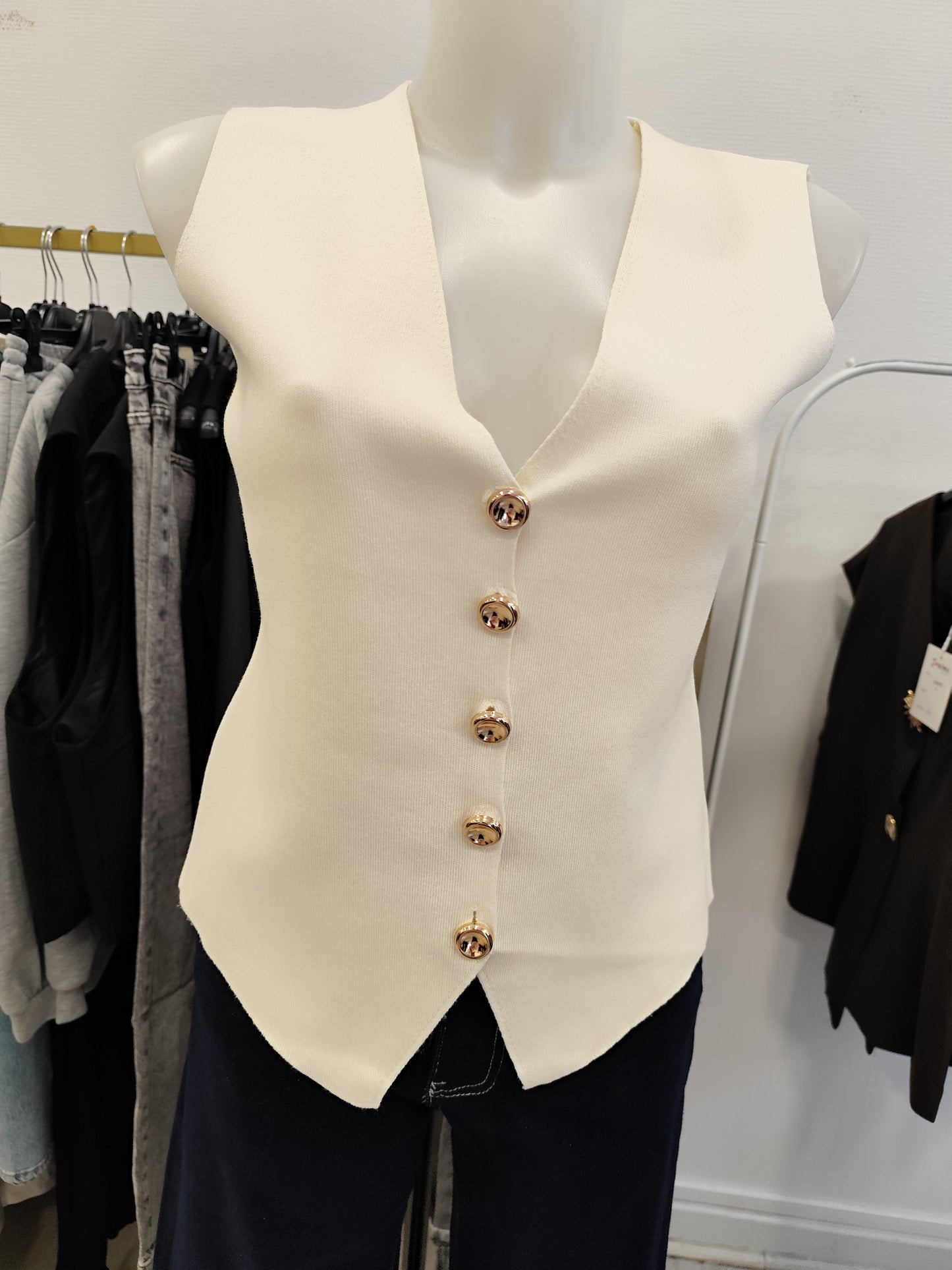 Gilet beige bouton doré